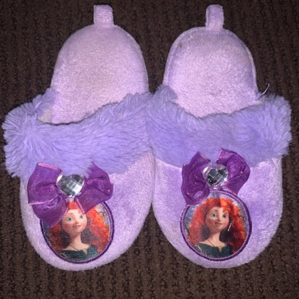 (2 pairs) Brave disney slippers- size 8
